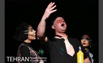 نمایش شبی بیرون از خانه 28