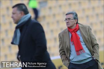 دیدار تیم های فوتبال نفت تهران و پرسپولیس