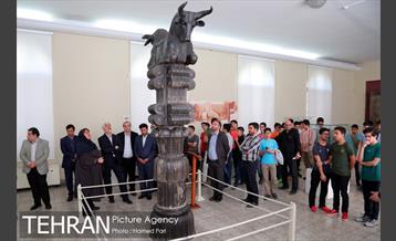 بازدید شجاع پوریان و دانش آموزان از موزه ملی ایران 4