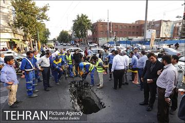 فرونشست زمین در خیابان 17شهریور 13
