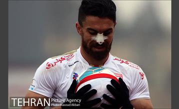 دیدار تیم های فوتبال نفت تهران و تراکتورسازی تبریز