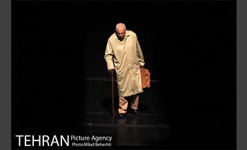 نمایش راپورت های شبانه دکتر مصدق‎ 1