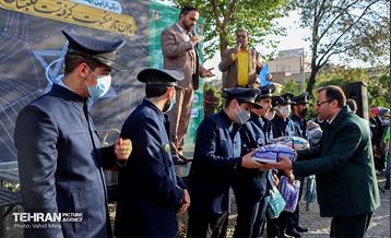 اجتماع نوجوان های امام رضایی در چهارراه ولیعصر 14