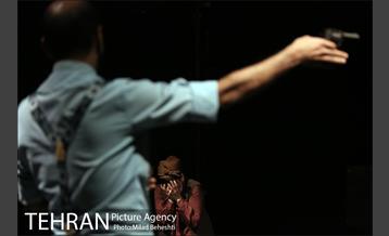 نمایش فیل در تاریکی 23