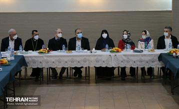 نشست صمیمانه شهردار منطقه 8 با نخبگان جامعه ارامنه 12