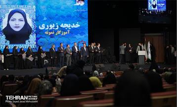 آیین گرامیداشت مقام شامخ معلم و تجلیل از معلمان نمونه منطقه ۱۷  11