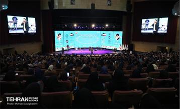 تجلیل از معلمان دانش‌آموزان با نیازهای ویژه شهر تهران 16