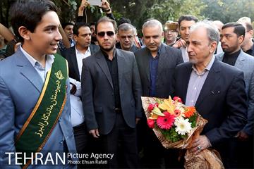 شهردار تهران در آیین نواختن زنگ سال تحصیلی جدید در دبیرستان ماندگار البرز 6