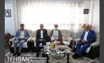 دیدار شهردار از خانواده شهید طباطبایی نیا 4