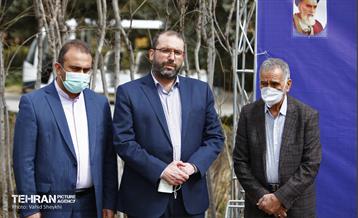 غرس ١٠٠ اصله نهال در دریاچه شهدای خلیج فارس با حضور خانواده شهدای هم محله‌ای 10