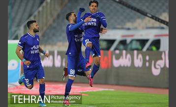 دیدار تیم‌های فوتبال استقلال و آلومینیوم اراک  26