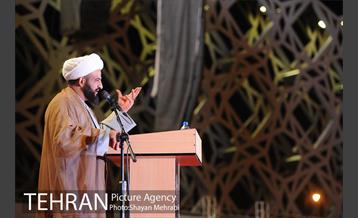 اجتماع بزرگ جوانان شهر تهران در میدان امام حسین(ع) 6