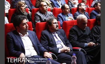 نشست  شهردار تهران با رهبران دینی،چهره های برجسته و شهروندان مسیحی آشوری و ارمنی 18