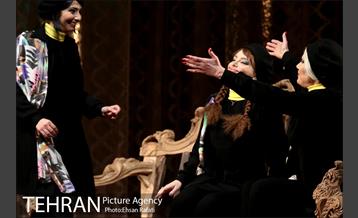 نمایش باغ آلبالو 3