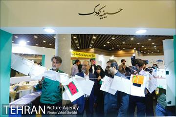 بازدید معاون اقتصادی رئیس جمهور از نمایشگاه عطر سیب 15