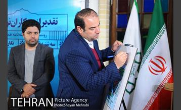 تقدیر از همکاران نویسنده و رونمایى از دوهفته نامه همگامان 22