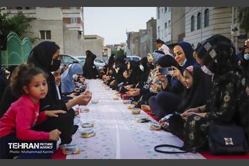 توزیع ۷۰۰۰ بسته افطاری ساده در ۳ محله منطقه۱۶