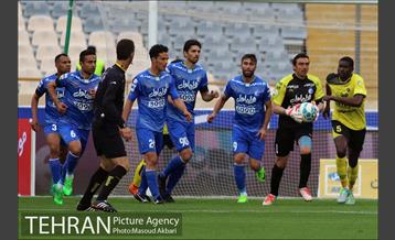 دیدار تیم های فوتبال استقلال و سپاهان