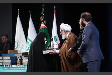 آیین تجلیل از ناشران آثار مادران و همسران شهید 16