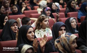 آیین گرامیداشت مقام شامخ معلم و تجلیل از معلمان نمونه منطقه ۱۷  27