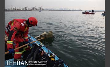 سقوط بالگرد در دریاچه شهدای خلیج فارس