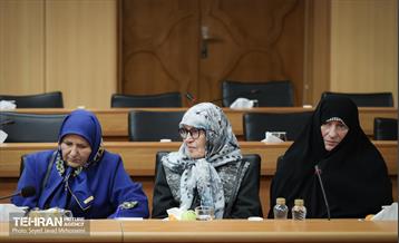 دیدار شهردار تهران با جمعی از زندانیان انقلابی سال ۵۷ 17