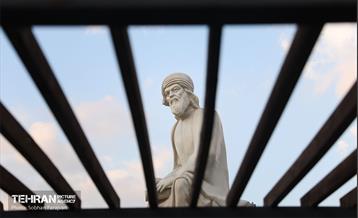 رونمایی از تندیس مولانا در میدان محمدیه 28