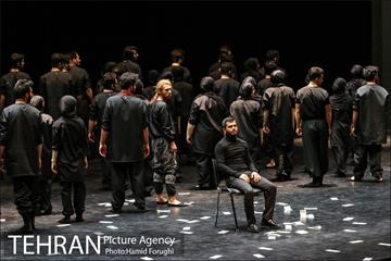 نمایش "من" در پردیس تئاتر تهران (خاوران) 35