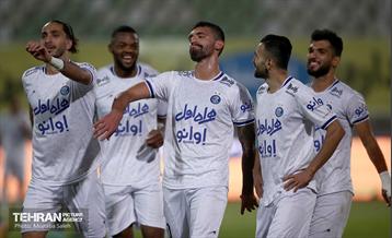 دیدار تیم‌های فوتبال پیکان و استقلال 35