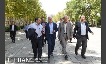 بازدید اعضا شورای شهر از محوطه سردرب باغ ملی و میدان مشق 16