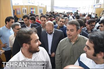 بازدید شهردار تهران از نمایشگاه کتاب در مجموعه شهر آفتاب 13