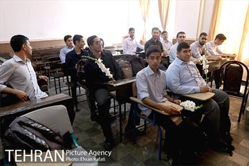 شهردار تهران در آیین نواختن زنگ سال تحصیلی جدید در دبیرستان ماندگار البرز 41