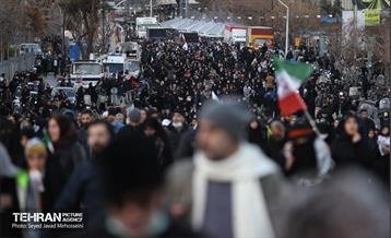 تشییع پیکر ۱۰۰ شهید مردمی و مدافع امنیت در تهران - 3 16