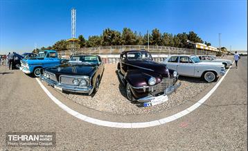 اجتماع بزرگ خودروهای کلاسیک در تور تهران دیـزین  33