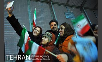 بانگ "الله اکبر" از فراز برج میلاد 17