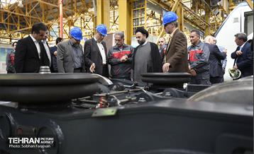 بازدید اعضای شورای اسلامی شهر تهران از شرکت واگن‌سازی تهران 17