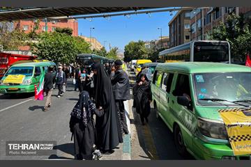 خدمت‌رسانی رایگان تاکسی‌های شهری به شرکت‌کنندگان مراسم تشییع پیکر آقای شهید ایران 7