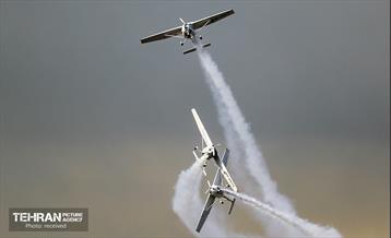 مانور ویژه هواپیماهای فوق سبک بر فراز برج میلاد 10