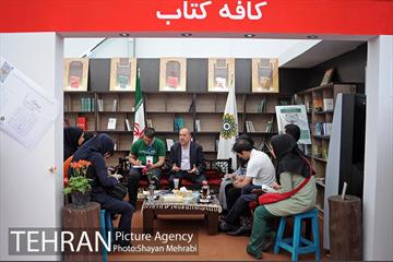 رونمایی از کتاب «مدیریت اسوه، نظام واره فرهنگی جامعه» 12