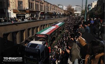 تشییع پیکرهای ۱۰۰ شهید گمنام از مقابل دانشگاه تهران 15