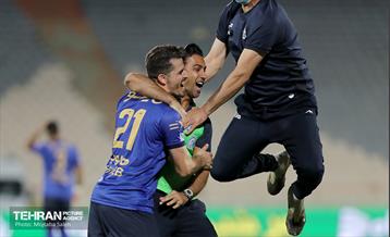 دیدار تیم‌های فوتبال استقلال و گل‌گهر 35