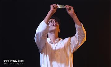 نمایش آیینی خانه ای از گل و اندوه 58