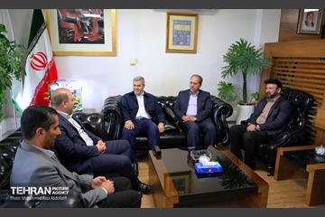 بازدید مدیر اداره کل سرمایه انسانی از سازمان زیباسازی 23