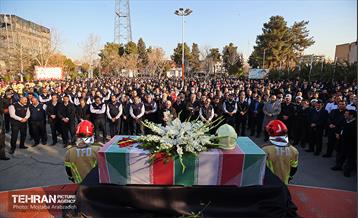تشییع پیکر شهید آتش‌نشان «قریب رضا دارابی» -1 37