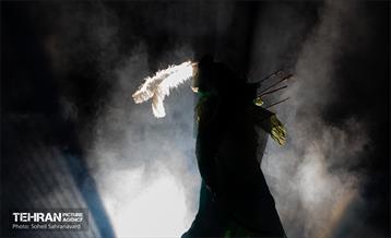 نمایش «تنهاتر از مسیح» 15