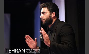 نمایش او فقط خسته بود‎ 17