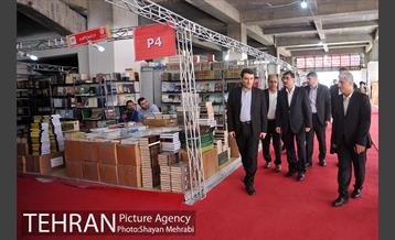 بازدید حسینی مکارم سرپرست شهرداری تهران ار نمایشگاه کتاب 33