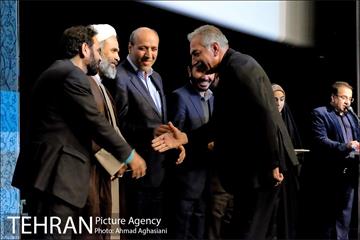 مراسم تجلیل از دانشجویان خانواده های ایثارگران شهرداری 30