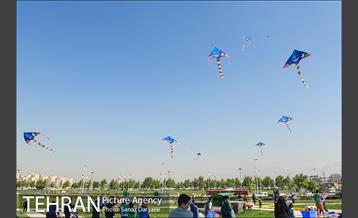 همایش زنگ تحرک و جشنواره بادبادک ها در میدان آزادی 24