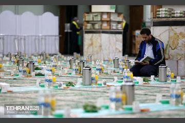 ضیافت افطاری در حرم عبدالعظیم حسنی(ع) 35